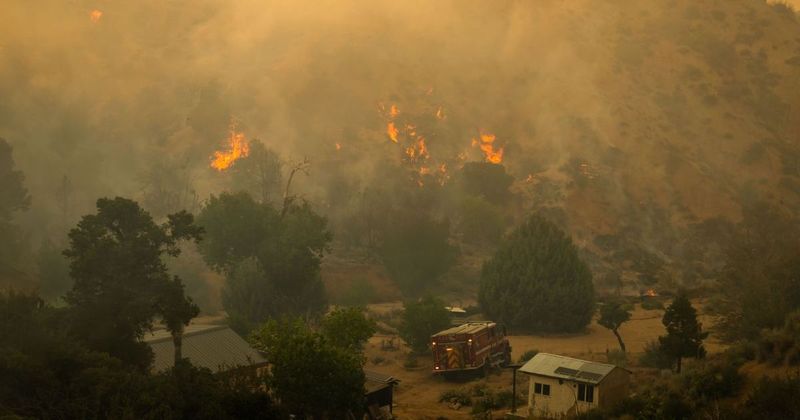 California’s 2,600-acre Summit Fire burns out of control, forcing mass evacuations