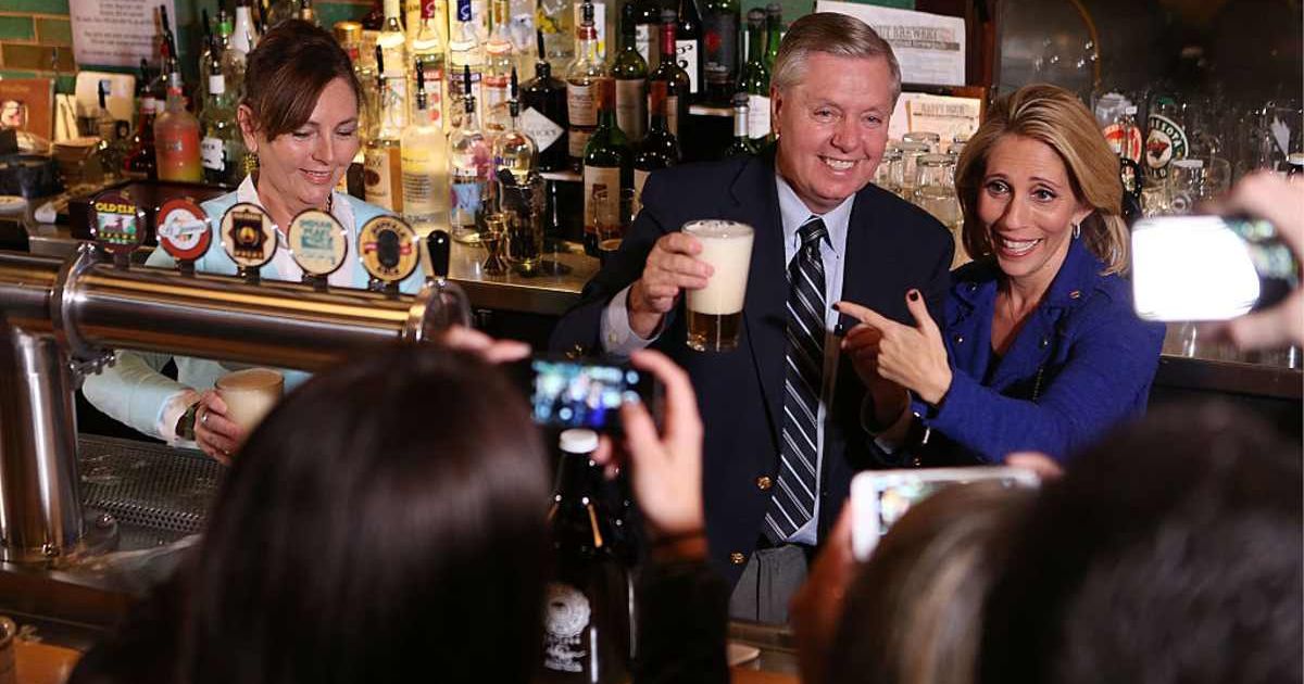 Dana Bash, Senator Lindsey Graham, and his sister Darline Graham Nordone serve guests prior to CNN's Politics On Tap at Walnut Brewery on October 27, 2015, in Boulder, Colorado (Jason Bahr/Getty Images for CNN)