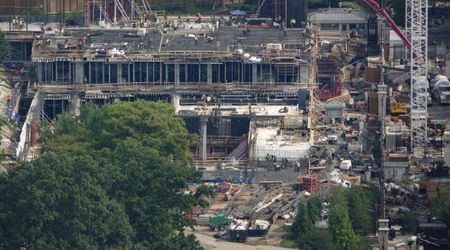 Fact Check: Does the photo show White House turned into a messy construction site?