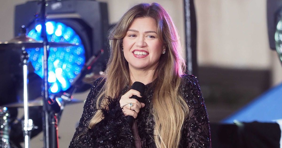 Kelly Clarkson opened up about embracing single life during her 'Studio Sessions' show at Caesars Palace (Getty Images)
