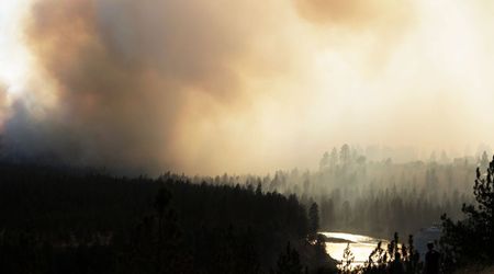 Washington wildfires damage over 600 structures as crews battle expanding blaze