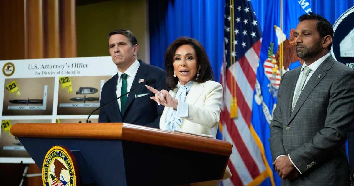 Jeanine Pirro reportedly met President Donald Trump at the White House carrying evidence she believed justified her decision to drop the Reflecting Pool vandalism case (AP Photo/Manuel Balce Ceneta)