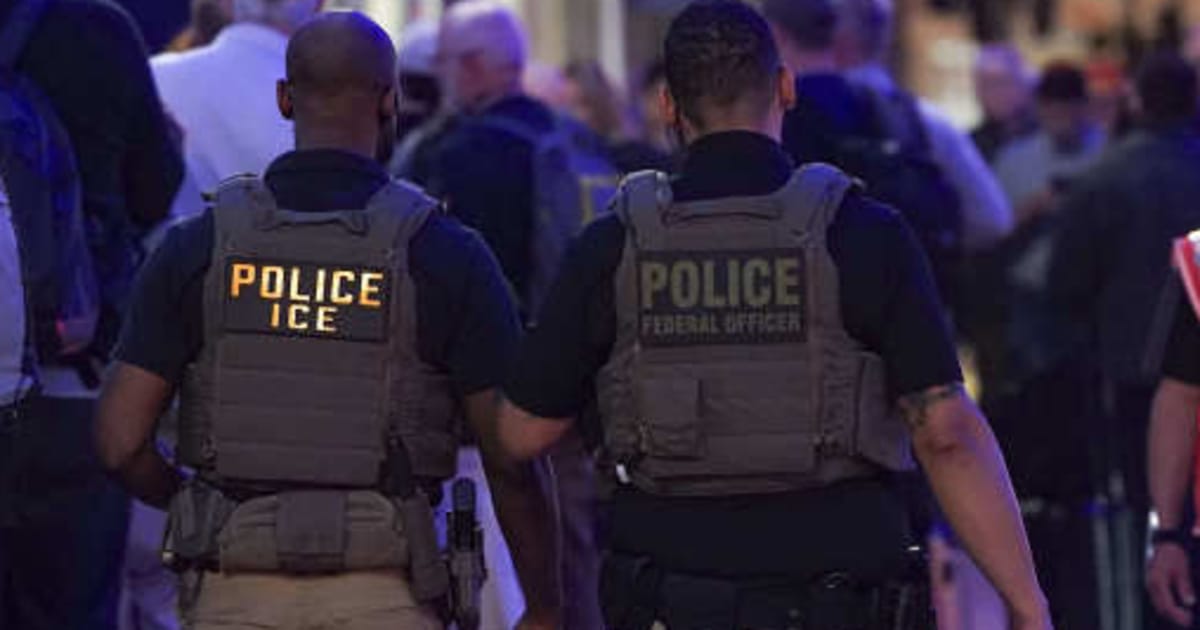 ICE officers stop enforcement operation after spotting lost toddler alone in Tennessee street. (Getty Images)