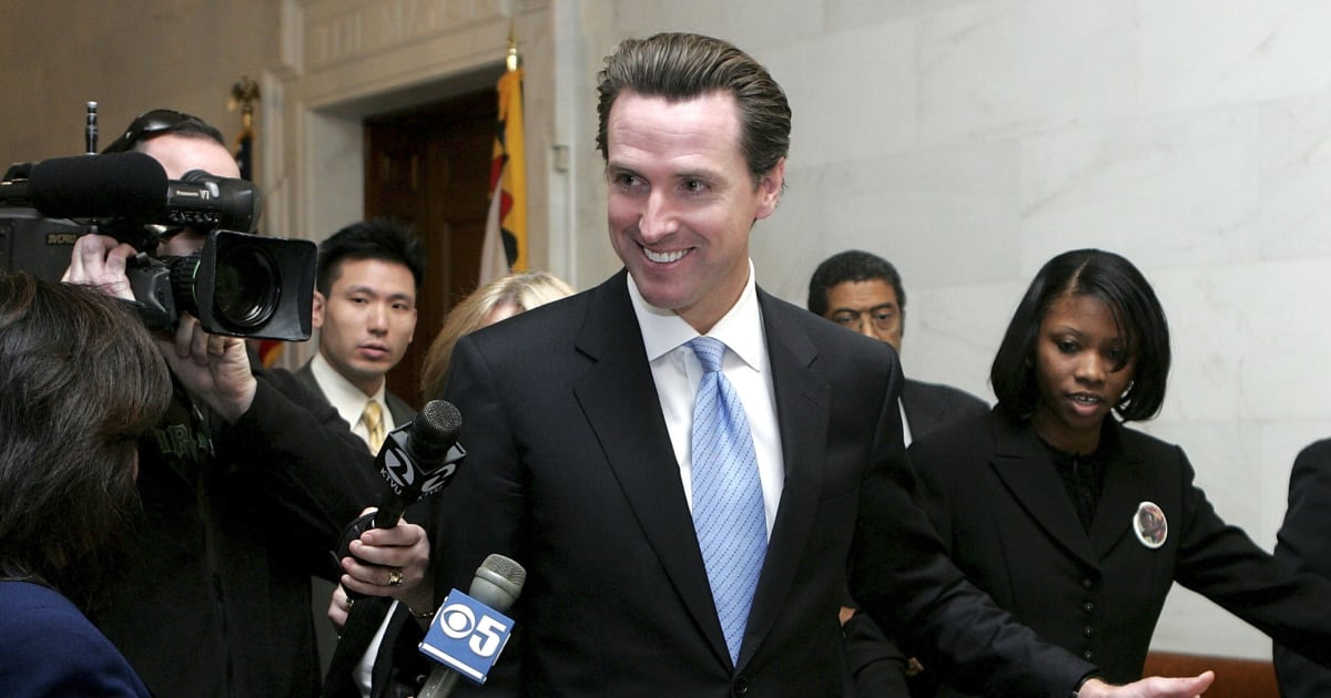 San Francisco mayor Gavin Newsom is surrounded by reporters as he walks through city hall February 2, 2007 in San Francisco, California. (Getty Images)
