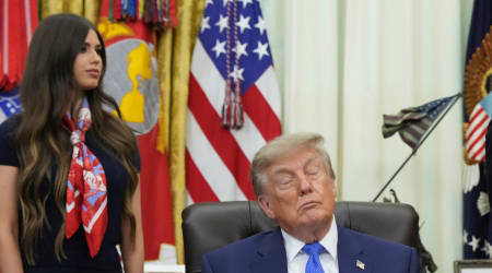 Fact Check: Did a WH aide use a belly-button device to wake Trump when he dozed off?
