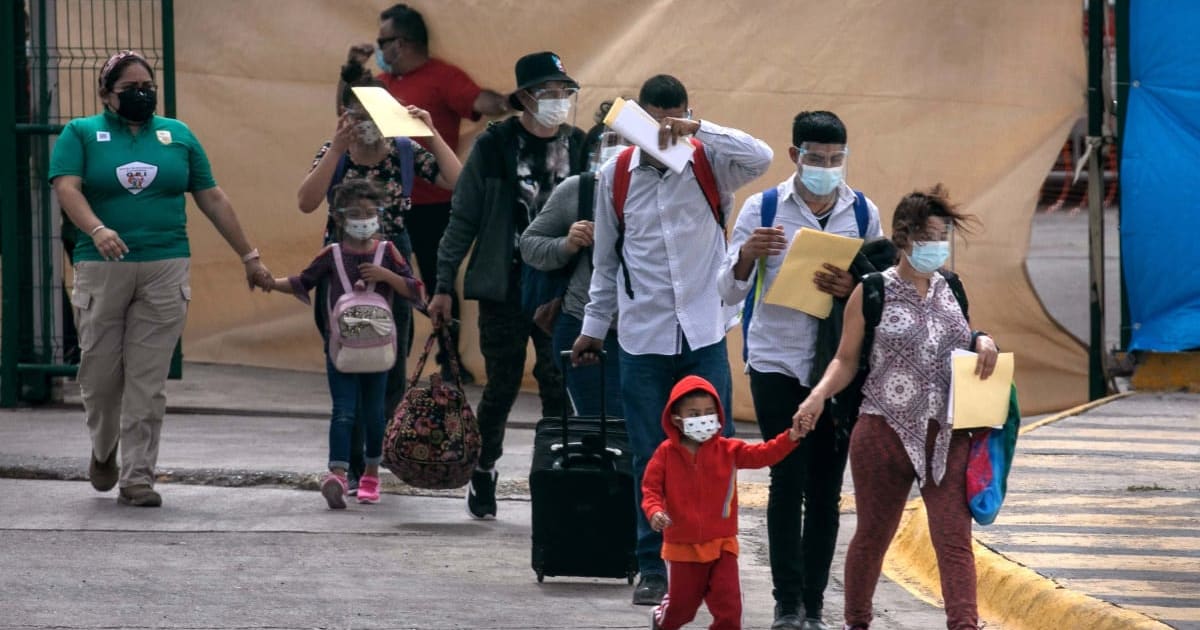 US immigration courts are reportedly handling unusually large case groups in single sessions, with some hearings scheduled on short notice, leading to deportation orders for no-shows (Getty Images)