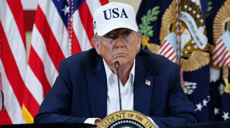 Trump's own aides expose his midterm dilemma