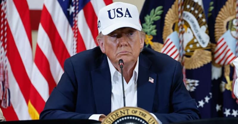 Trump's own aides expose his midterm dilemma