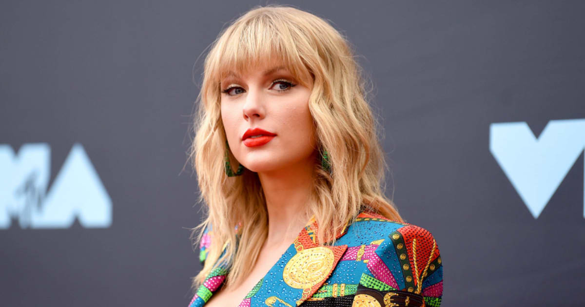 Taylor Swift was photographed attending Oli Jacobs and Laura Sisk's wedding in England with her new haircut and wedding ring (Getty Images)