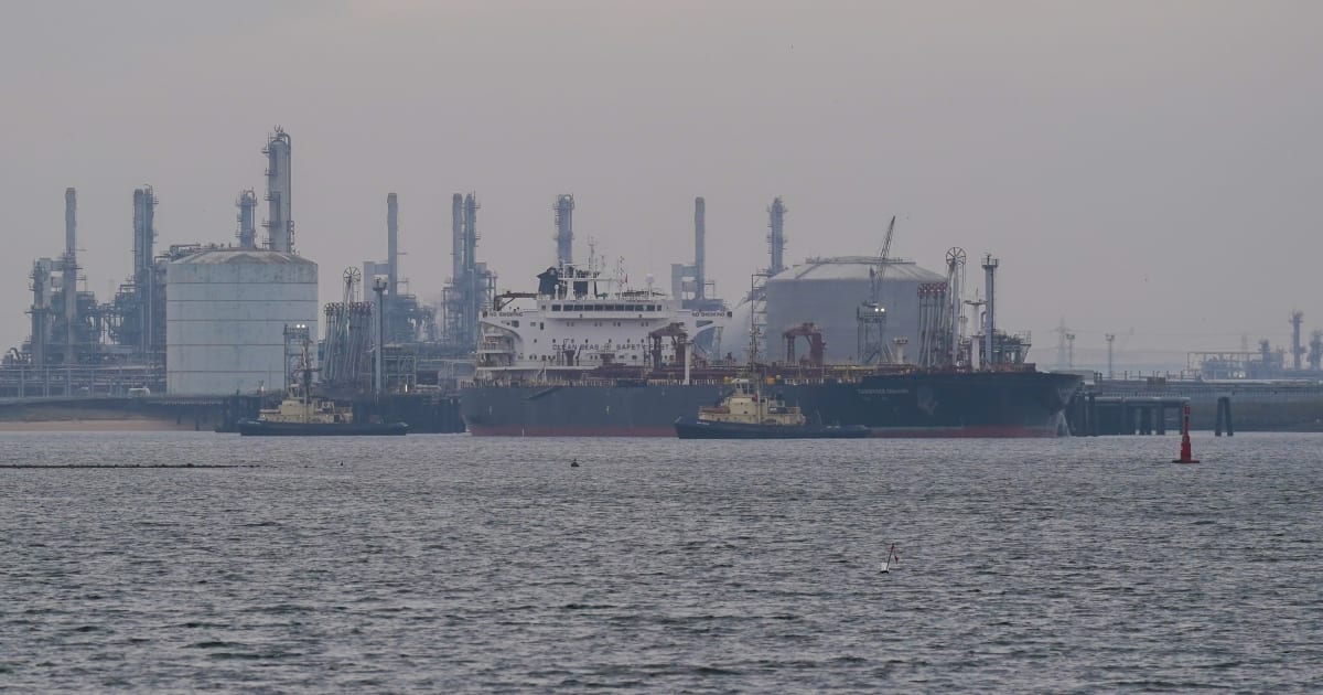 US reportedly has just 41 days to crude oil inventory (Getty Images)
