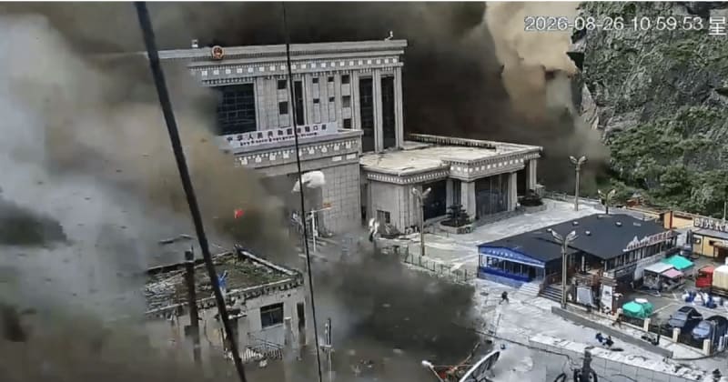 47 Americans go missing as Nepal flood video shows massive wave swallowing terrified crowd