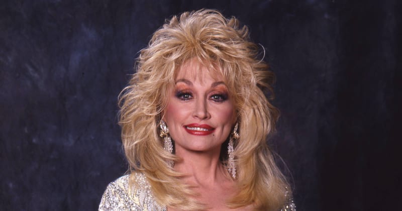 Dolly Parton's funeral home shares heartfelt obituary as family gathers at Nashville burial site