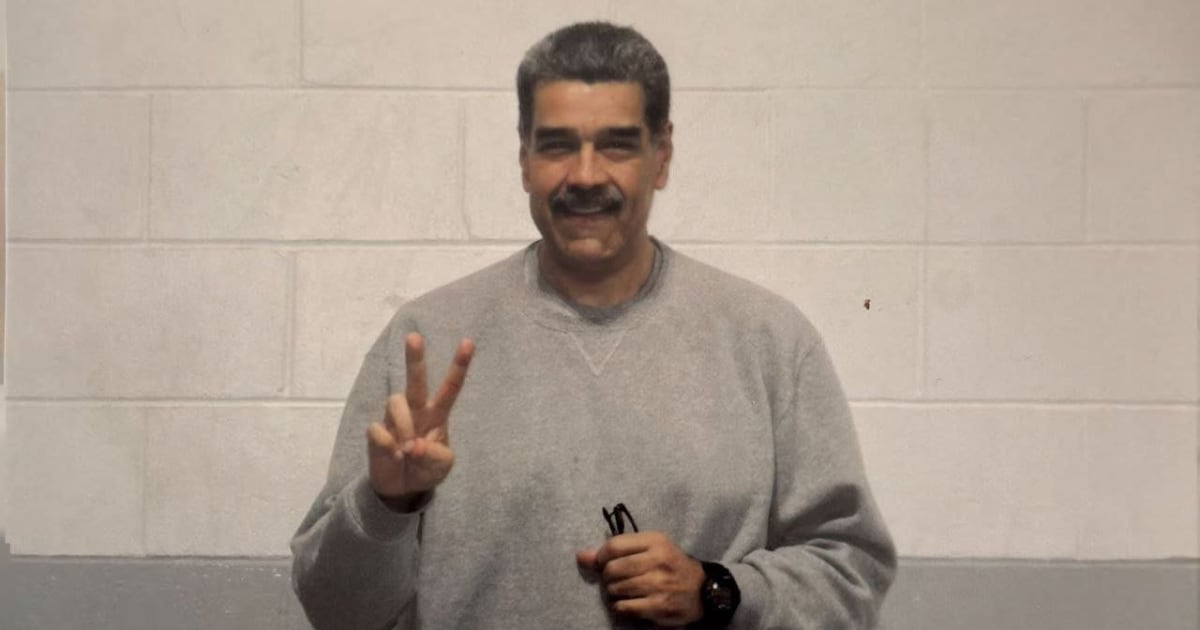Nicolas Maduro was pictured flashing peace signs in photographs taken inside his New York detention center (@NicolasMaduro/X)