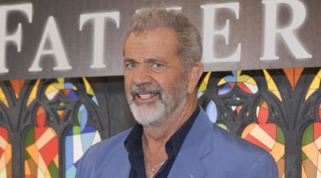 Mel Gibson apologizes after allegedly mocking sign language interpreter at fan event