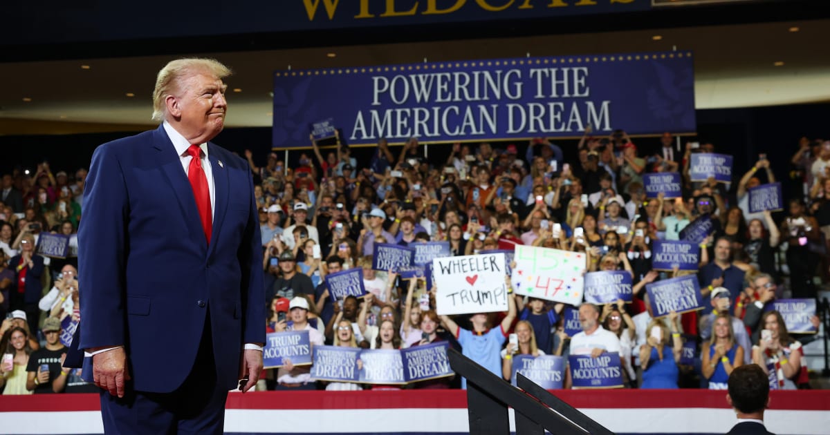A viral social media post claims the FCC found that the unfavorable polls against President Donald Trump were manipulated (Kevin Dietsch, AP Photo)