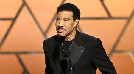 Fact Check: Did Lionel Richie collapse on stage during his St Louis concert?