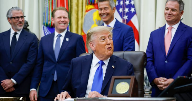 Trump celebrates 91% happy tourists, then fixates on the 9%: 'Why were they unhappy?'