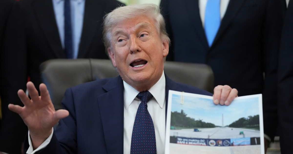 The Trump administration hired another contractor to restore the Reflecting Pool as its persistent algae problem continued (AP Photo/Mark Schiefelbein)
