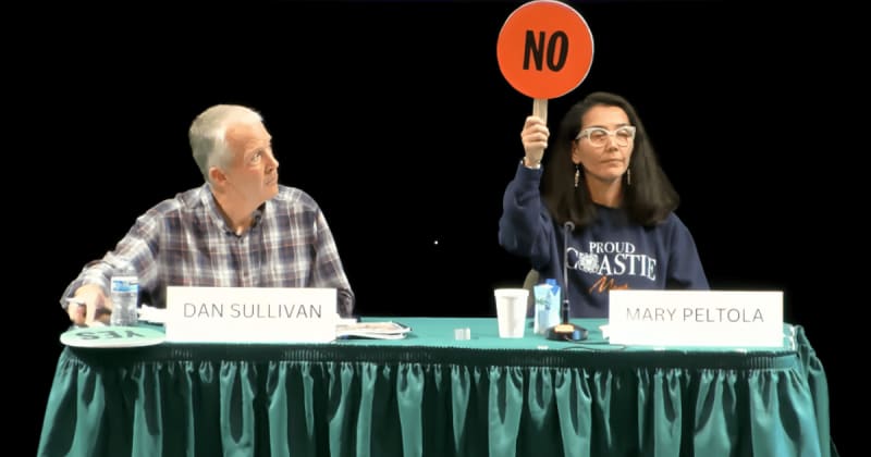 Caught in 4K: GOP senator peeks at opponent's answer, copies it in hilarious debate moment