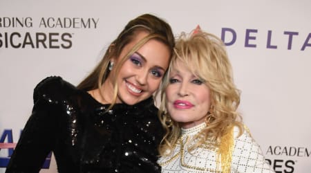 Miley Cyrus reveals she never understood why Dolly Parton had a bathtub on tour