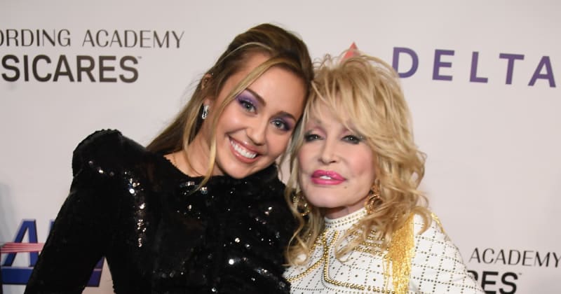 Miley Cyrus reveals she never understood why Dolly Parton had a bathtub on tour