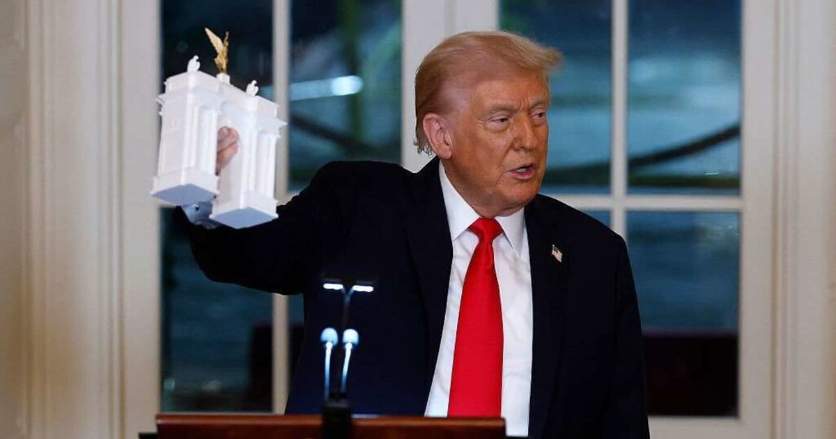 President Donald Trump announced that he had decided, at the military's request, to turn the Triumphal Arch into a military complex (Kevin Dietsch/Getty Images)