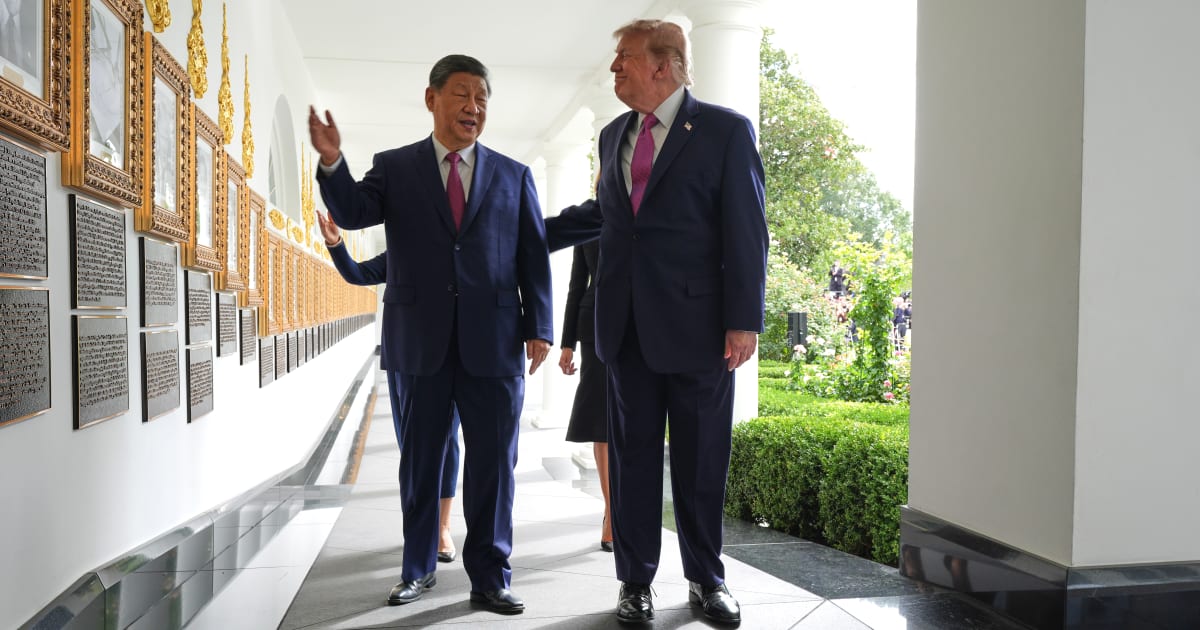 President Donald Trump and China's President Xi Jinping, along with First Ladies Melania Trump and Peng Liyuan walk along the Colonnade of the White House, Thursday, September 24, 2026, in Washington (AP Photo/Jacquelyn Martin)