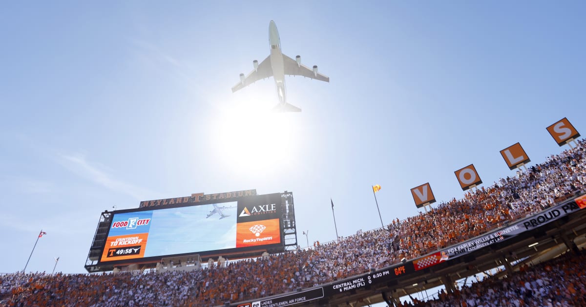 United States AF-1 flies over Neyland Stadium prior to the game between the Texas Longhorns and the Tennessee Volunteers on September 26, 2026, in Knoxville, Tennessee (Johnnie Izquierdo/Getty Images)