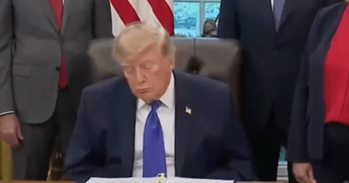 Trump appeared to sit with his eyes closed and his head lowered while administration officials spoke (@mediatouchnetwork/x)