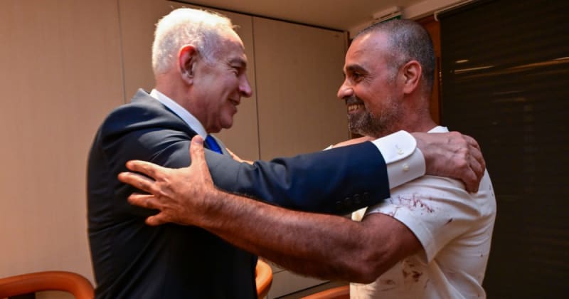 Netanyahu visibly moved as bloodied Flydubai hero recounts nightmare inside Israel-bound jet