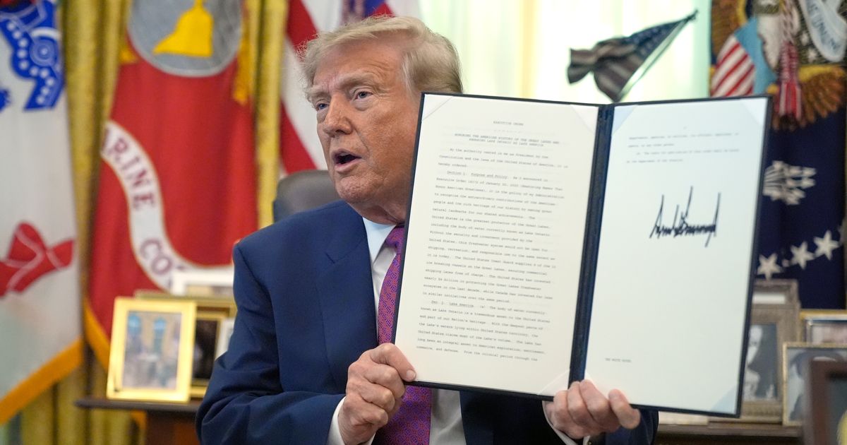 A social media post claims President Donald Trump's accord on "super intelligence," misspelling the United States as "Unites States" (AP Photo/Manuel Balce Ceneta)
