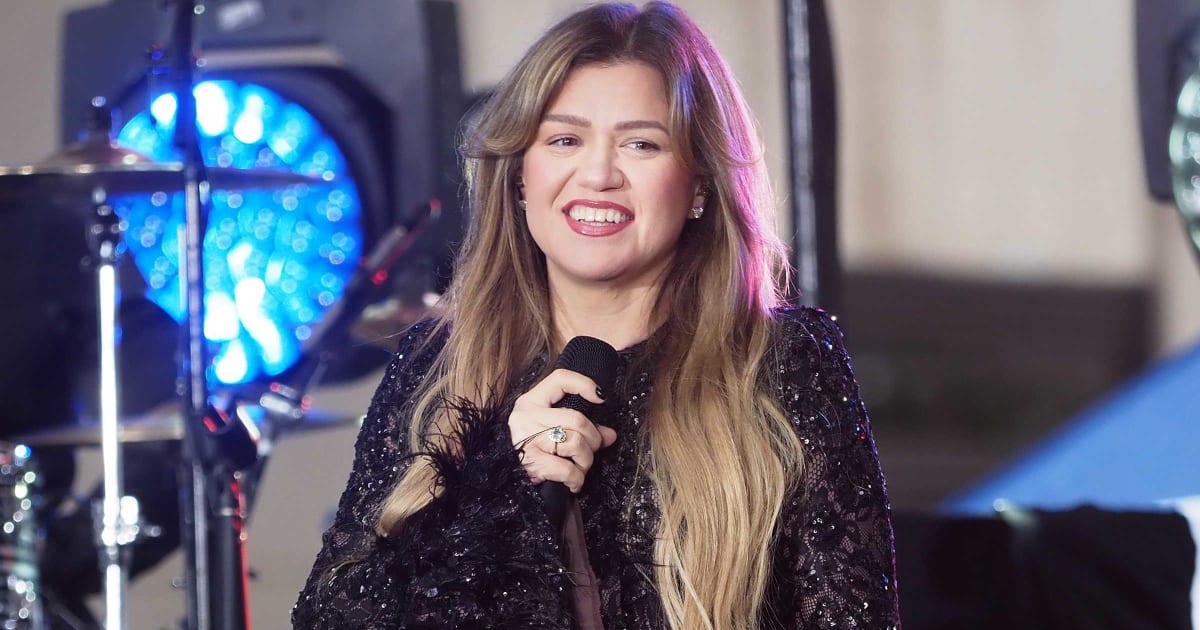 Kelly Clarkson discussed her personal life during an appearance on the 'Las Culturistas' podcast with hosts Matt Rogers and Bowen Yang (Getty Images)