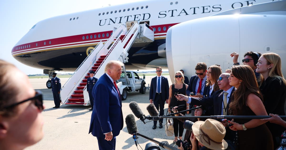 President Donald Trump  speaks to reporters before boarding the Air Force One (Kevin Dietsch/Getty Images)