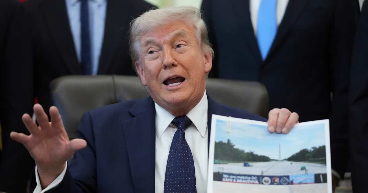 A judge dismissed the Trump administration’s prosecution of former Olympic canoeist David Hearn on Thursday, October 1 (AP Photo/Mark Schiefelbein)