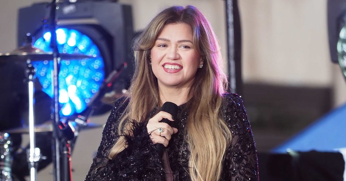 Kelly Clarkson shared her 'controversial' take on AI during a podcast appearance (Debra L Rothenberg/Getty Images)