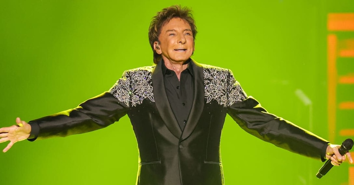 Barry Manilow canceled his Las Vegas shows on October 9 and 10 after bronchitis forced him to cut short his performance following his lung cancer treatment (Getty Images)