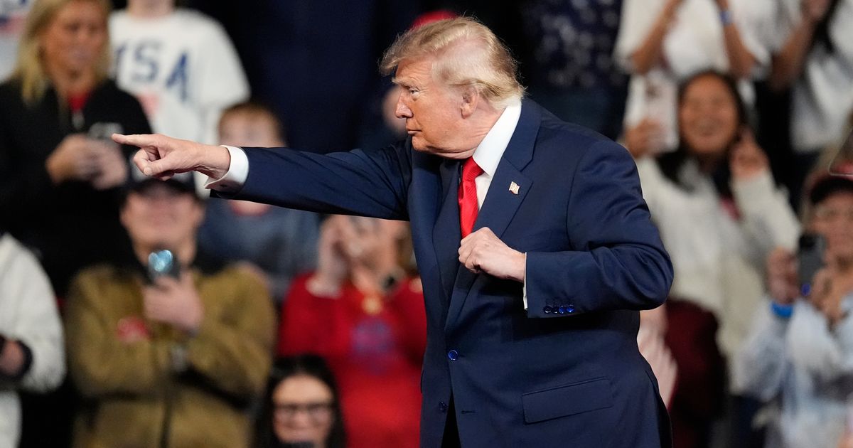 A viral social media post claims that countries are calling for President Donald Trump's replacement over the Iran war (AP Photo/George Walker IV)