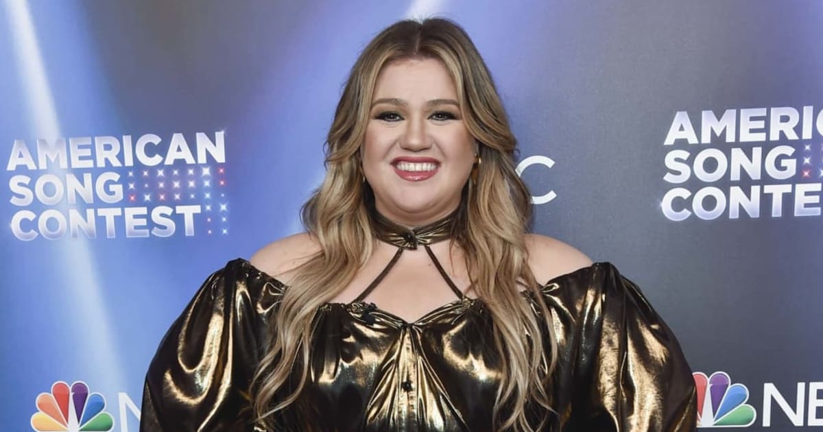 Kelly Clarkson accused Brooklyn store Art of Play of treating her condescendingly during a shopping trip, adding, 'You’re an idiot and just lost a huge sale' (Getty Images)