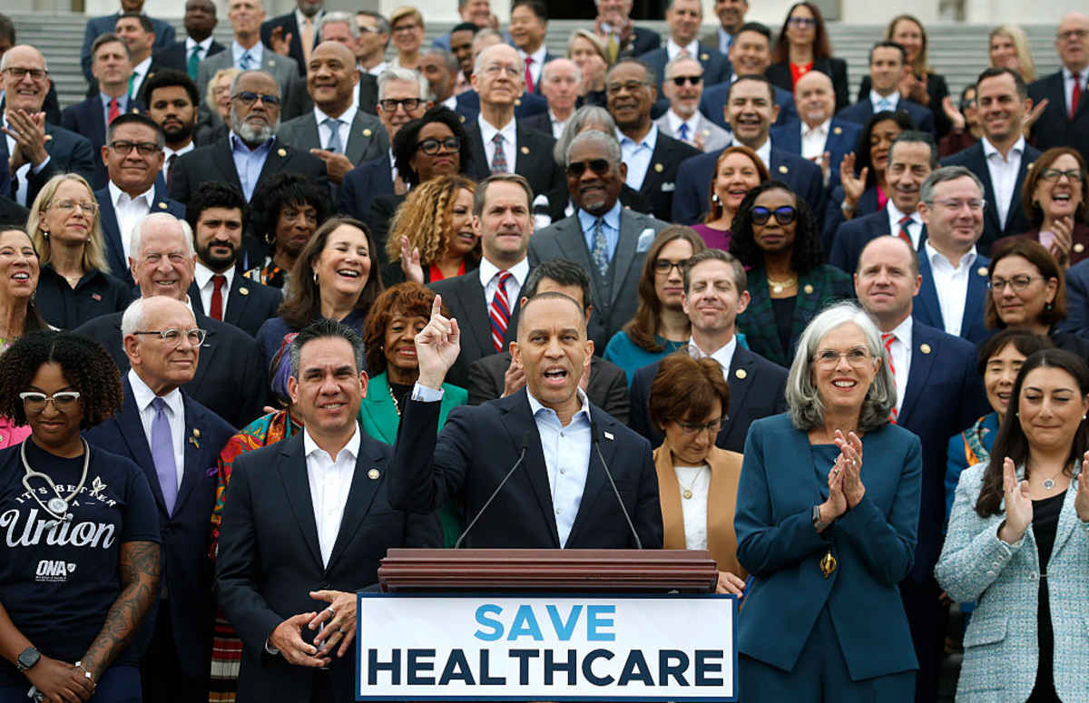 WASHINGTON, DC - SEPTEMBER 30: U.S. House Minority Leader Hakeem Jeffries (D-NY), joined by fellow House Democrats, speaks at a press conference outside of the U.S. Capitol on September 30, 2025 in Washington, DC. House Democrats demanded that Congressional Republicans negotiate with them on spending to avoid a federal government shutdown that is set to begin at midnight if no deal is struck. (Photo by Kevin Dietsch/Getty Images)