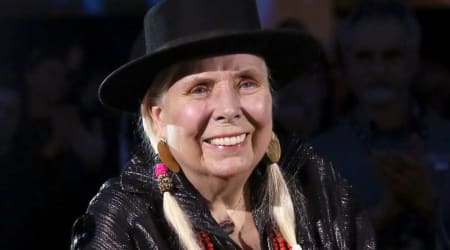 Joni Mitchell officially becomes a US citizen after more than 62 years in America