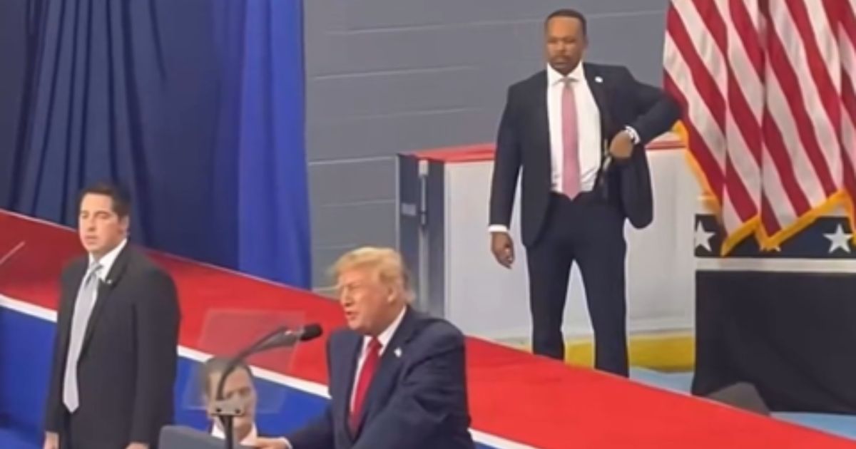 A video from President Donald Trump's October 13, 2026, rally in Wasilla, Alaska, went viral, with social media users claiming that Secret Service agents nearly drew their guns to stop a man who approached the stage (@mattwallace/X)